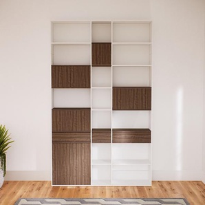 Aktenregal Weiß - Büroregal: Schubladen in Nussbaum & Türen in Nussbaum - Hochwertige Materialien - 190 x 290 x 34 cm, konfigurierbar