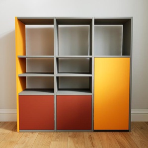 Bücherregal Gelb - Modernes Regal für Bücher: Türen in Terrakotta - 118 x 117 x 34 cm, Individuell konfigurierbar