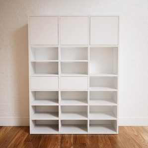 Bücherregal Weiß - Modernes Regal für Bücher: Schubladen in Weiß & Türen in Weiß - 118 x 156 x 34 cm, konfigurierbar