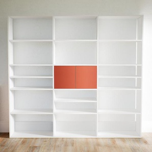 Bücherregal Weiß - Modernes Regal für Bücher: Türen in Terrakotta - 226 x 194 x 34 cm, Individuell konfigurierbar