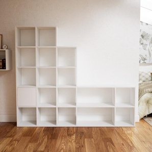 Bücherregal Weiß - Modernes Regal für Bücher: Türen in Weiß - 231 x 194 x 34 cm, Individuell konfigurierbar