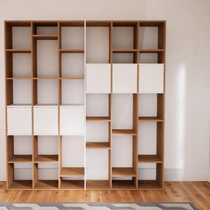 Bücherregal Weiß - Modernes Regal für Bücher: Türen in Weiß - 233 x 232 x 47 cm, Individuell konfigurierbar