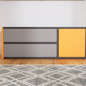 Lowboard Grau - TV-Board: Schubladen in Grau & Türen in Gelb - Hochwertige Materialien - 115 x 40 x 34 cm, Komplett anpassbar