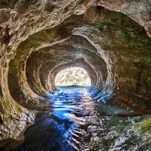 Papermoon Fototapete GROTTE-NEUSEELAND HÖHLE STROM BERGE MEER FLUSS FELSEN