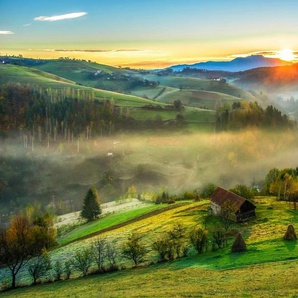 Papermoon Fototapete PANORAMA-LANDSCHAFT DORF WIESE NEBEL GEBIRGE SONNE WALD