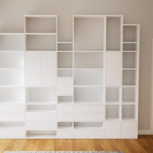 Stufenregal Weiß - Modernes Treppenregal für Bücher: Schubladen in Weiß & Türen in Weiß - 341 x 271 x 34 cm, Selbst designen