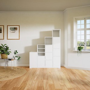 Stufenregal Weiß - Modernes Treppenregal für Bücher: Türen in Weiß - 156 x 196 x 47 cm, Selbst designen